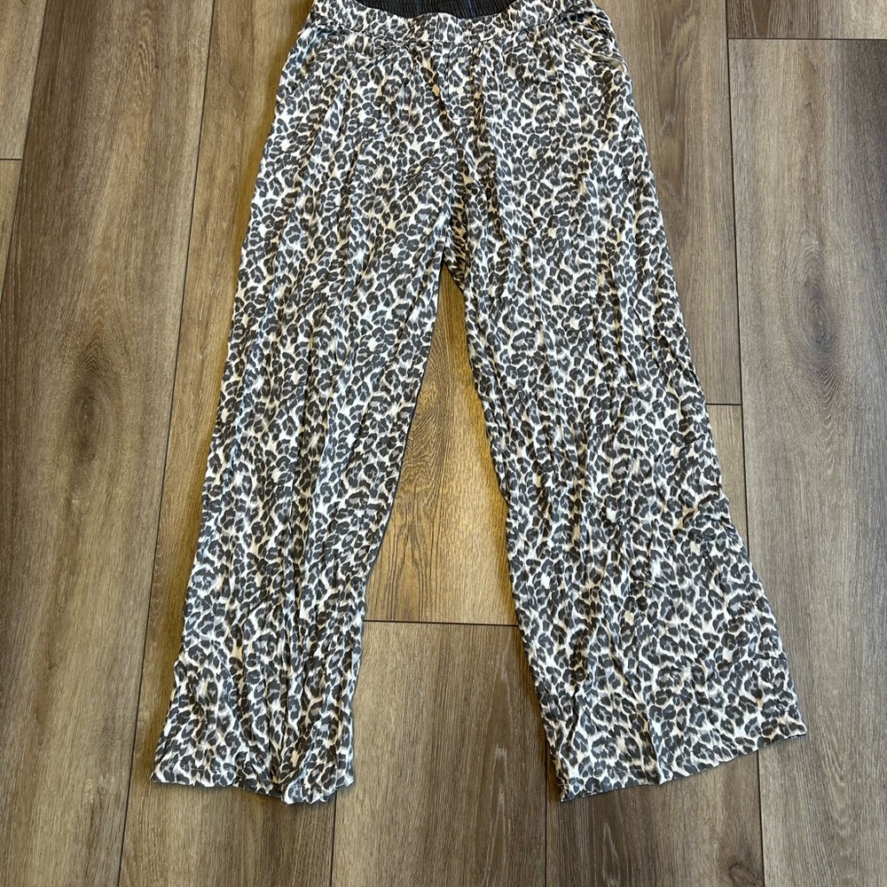 Aerie Gray and Cream Animal Print Pants
